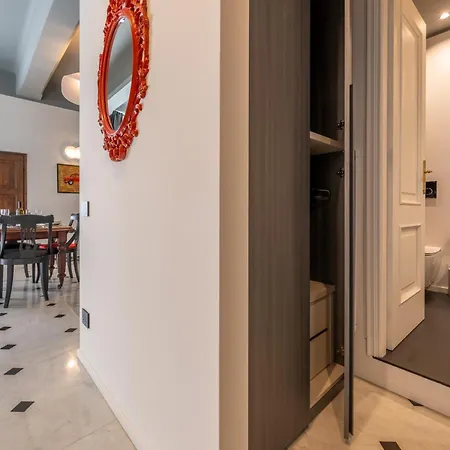 Giada Luxury In Centre Apartment