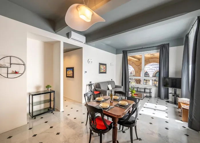 Giada Luxury In Centre